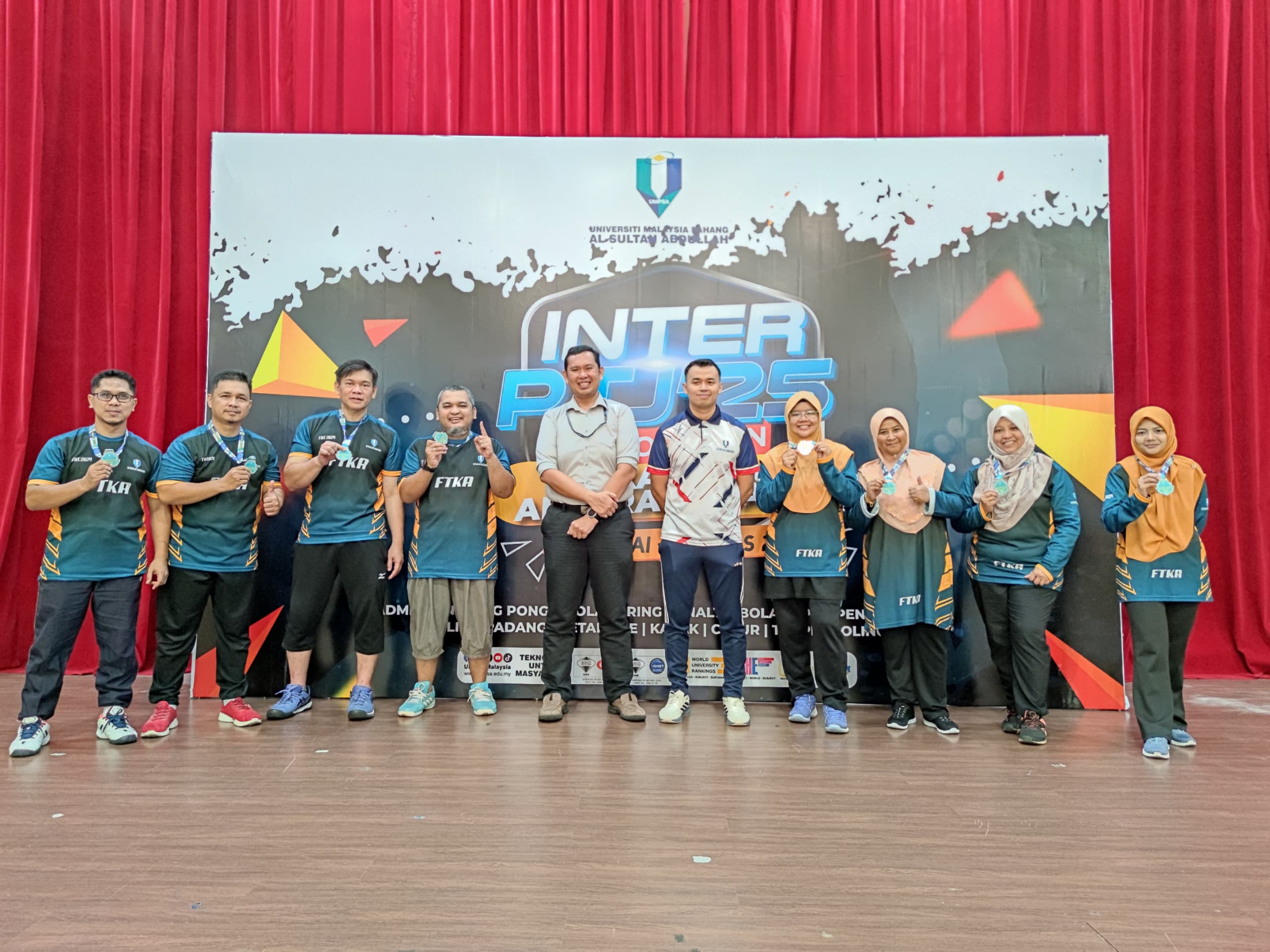 Setinggi-tinggi Tahniah diucapkan kepada Pasukan Ping Pong Fakulti Teknologi Kejuruteraan Awam UMPSA yang telah memenangi Pingat Emas dalam Kejohanan Sukan Staf Antara Jabatan (INTER-PTJ) 2025 pada 28 Julai 2025